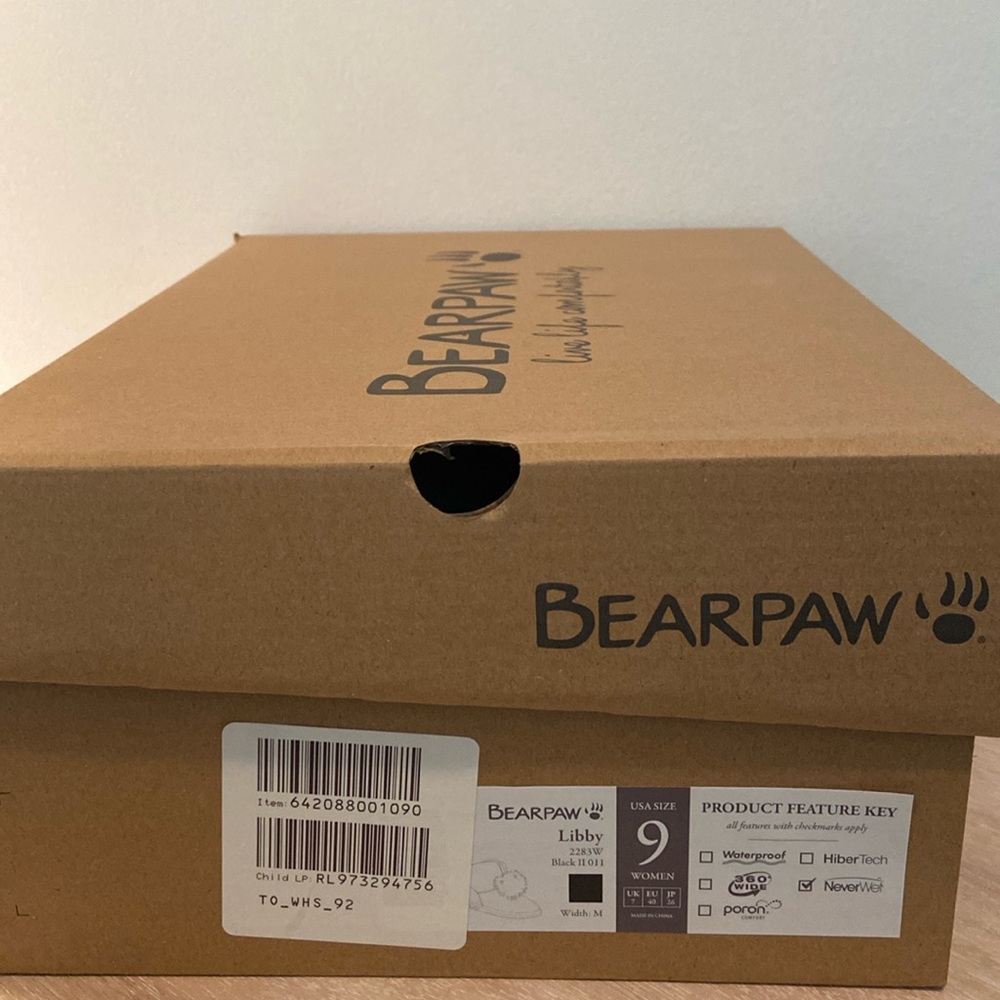 BearPaw Women’s Pull On Suede Pom Pom Sheepskin Boots Black Size 9M New - Picture 15 of 16